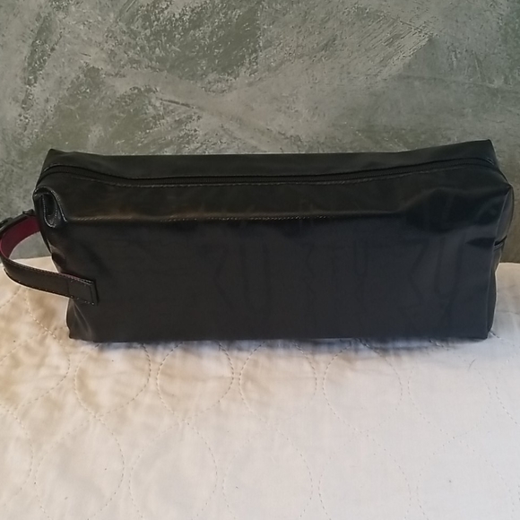 MAC Large Cosmetic Bag & Basic Bitch Eyeshadow - Picture 2 of 5